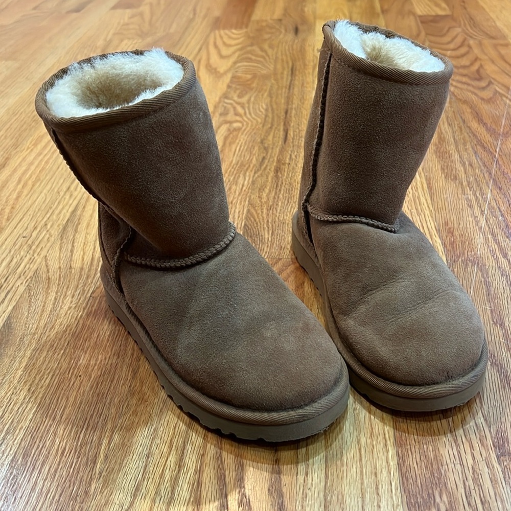 Kids size 2 brown Uggs